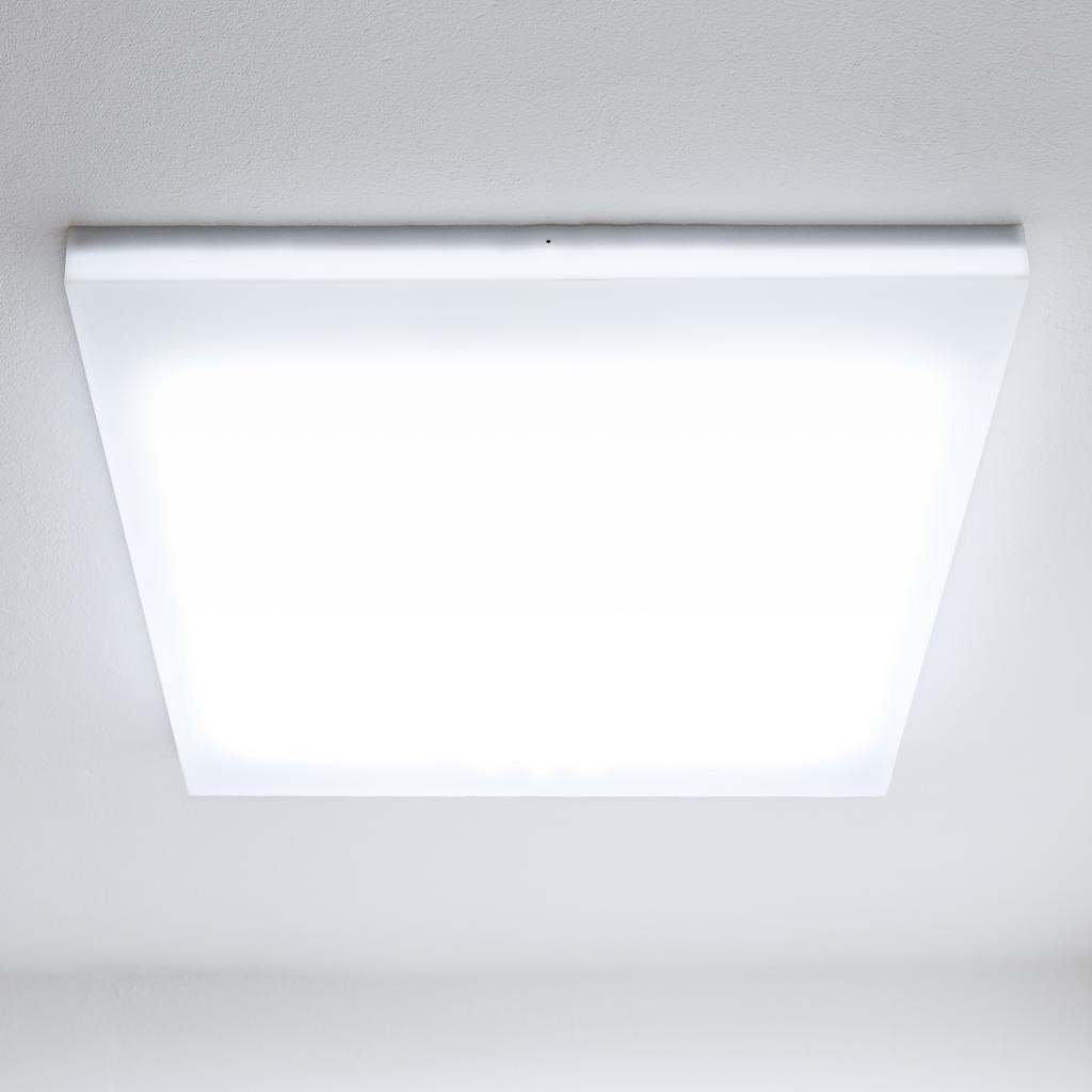 La luz de techo Hatch da la ilusión de una ventana de techo